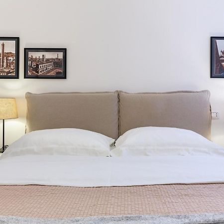 Bologna Piazza Del Nettuno Apartment Buitenkant foto